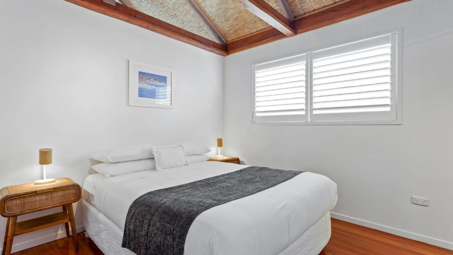 Holiday home Beachfront 3-Bed With Private Pool & Fireplace Parrearra