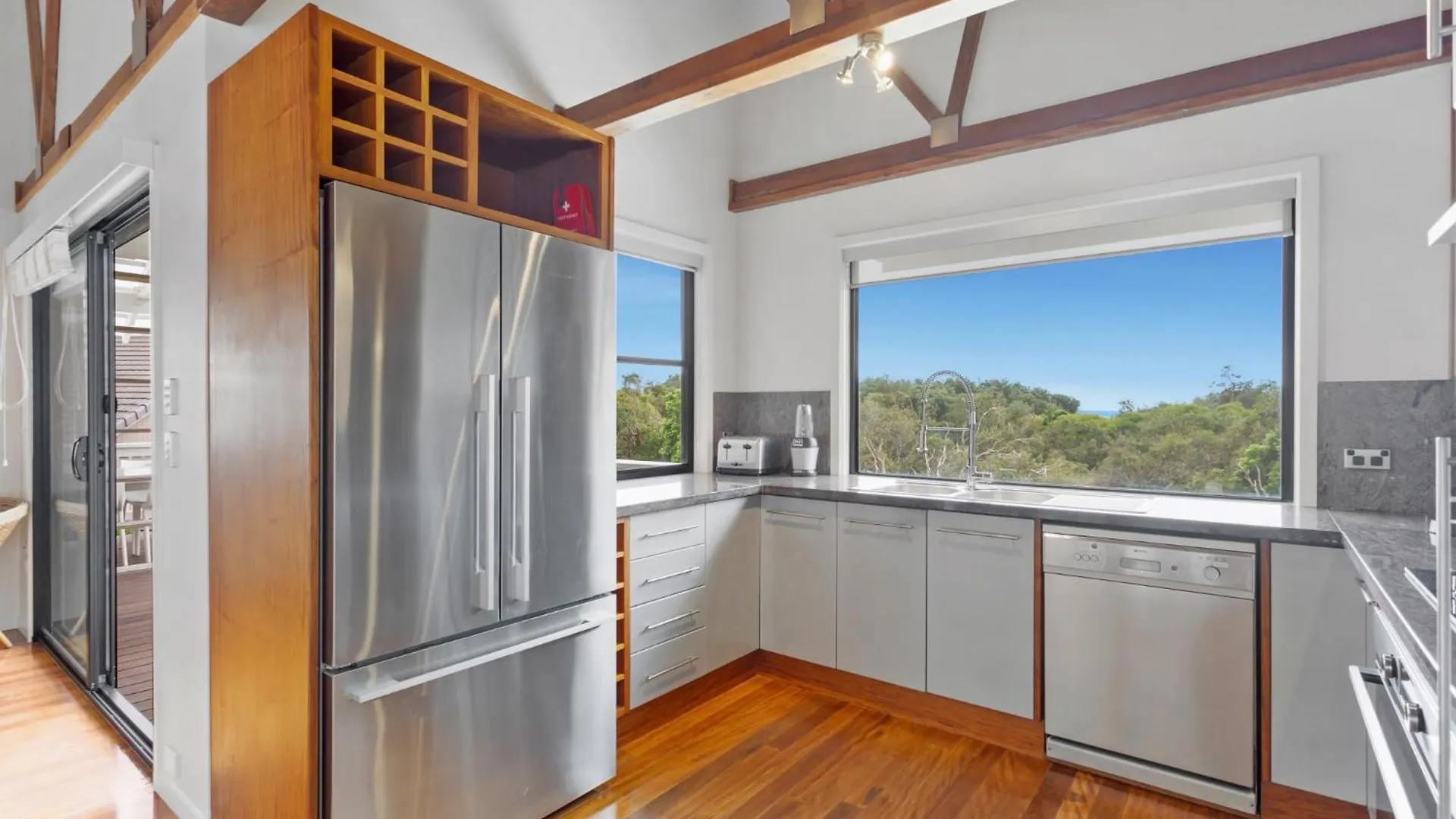 Beachfront 3-Bed With Private Pool & Fireplace Parrearra Australia