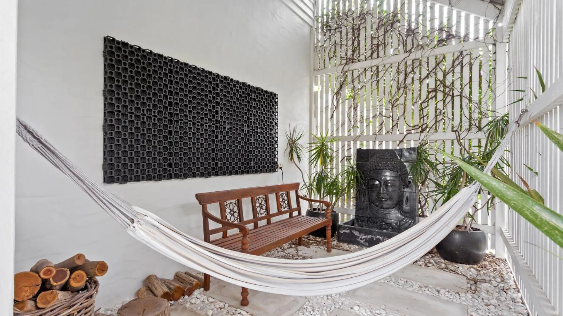 Beachfront 3-Bed With Private Pool & Fireplace Parrearra