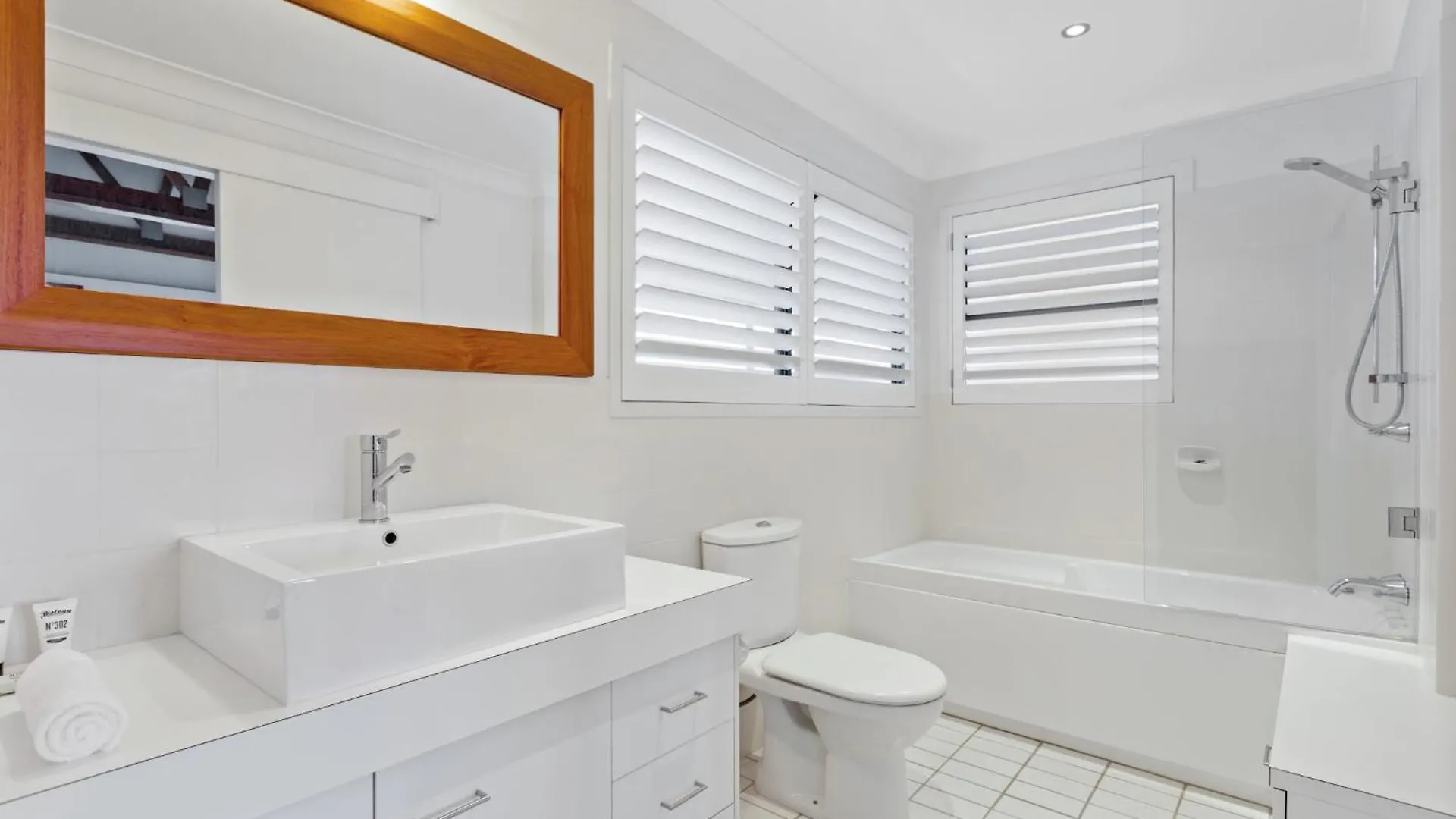 Beachfront 3-Bed With Private Pool & Fireplace Parrearra