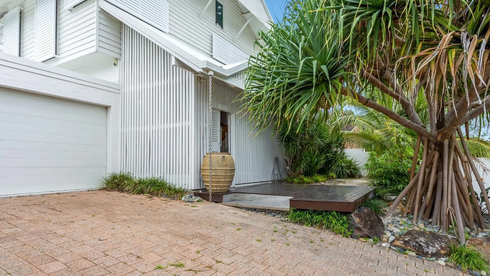 Holiday home Beachfront 3-Bed With Private Pool & Fireplace Parrearra Australia